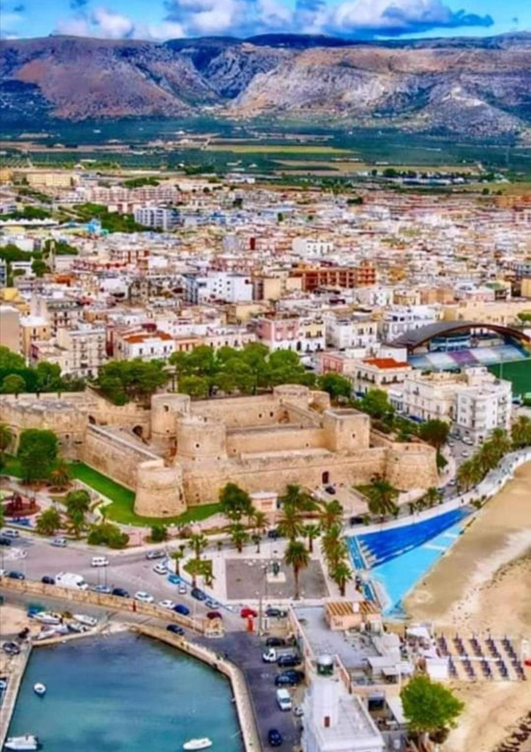 Dimora Della Marchesa - Al Duomo Appartement Manfredonia Buitenkant foto